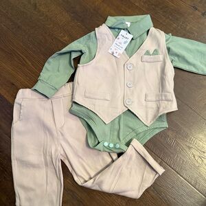 Boutique Yallet 12-18 Month Toddler Boys Tan & Green Suit Outfit